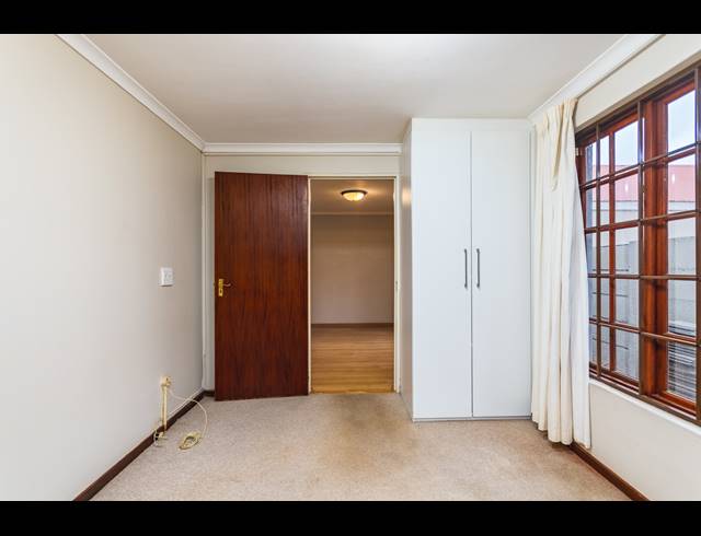 4 BEDROOM HOUSE FOR SALE IN BLOUBERG SANDS
